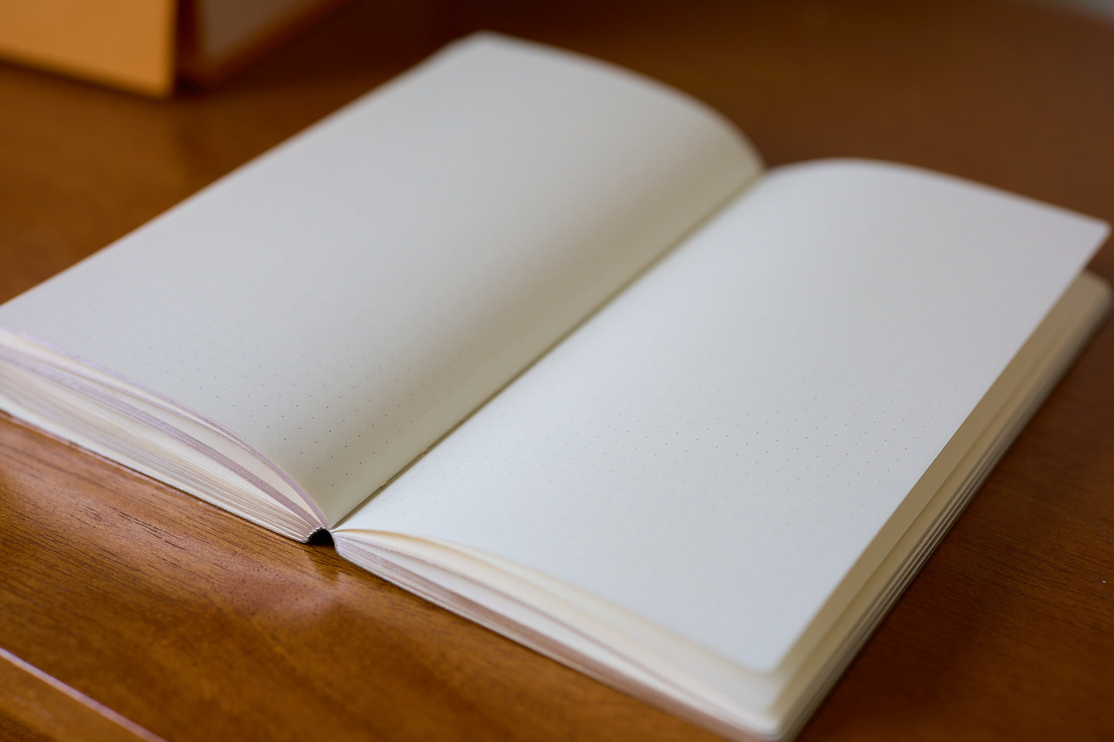 Cosmo Air Light Notebook — Standard TN — 608 Pages — Construction and Binding